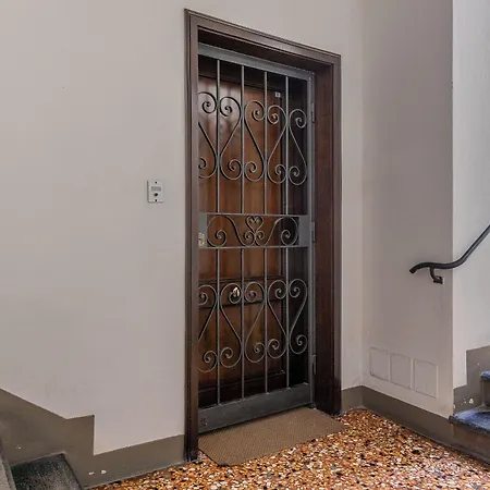 Housmart Cartoleria 8 Болонья